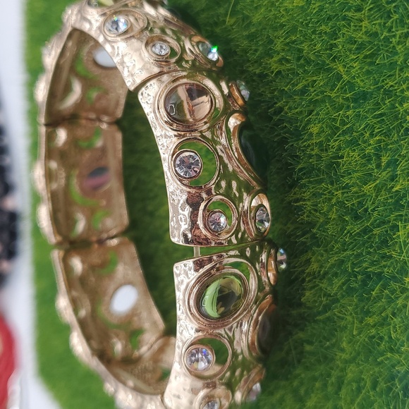 Elegant Gold Tone Bracelet with Multicolor Gemstones B3006 - Picture 3 of 5